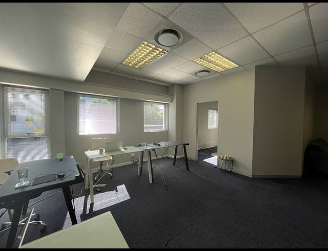 128M² OFFICE TO LET IN LYME PARK